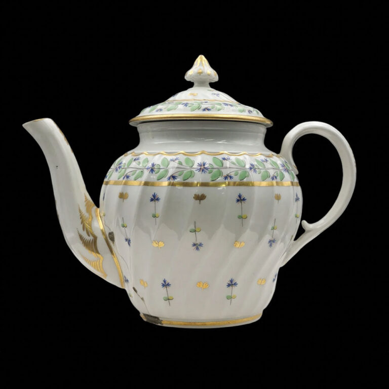 A Worcester Wrythen teapot c.1800, decorated with restrained flowers and leaves after a French model