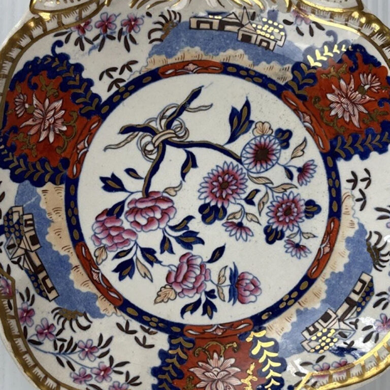 Spode Imperial shell shaped dish c.1810, in the Imari design and colour palette
