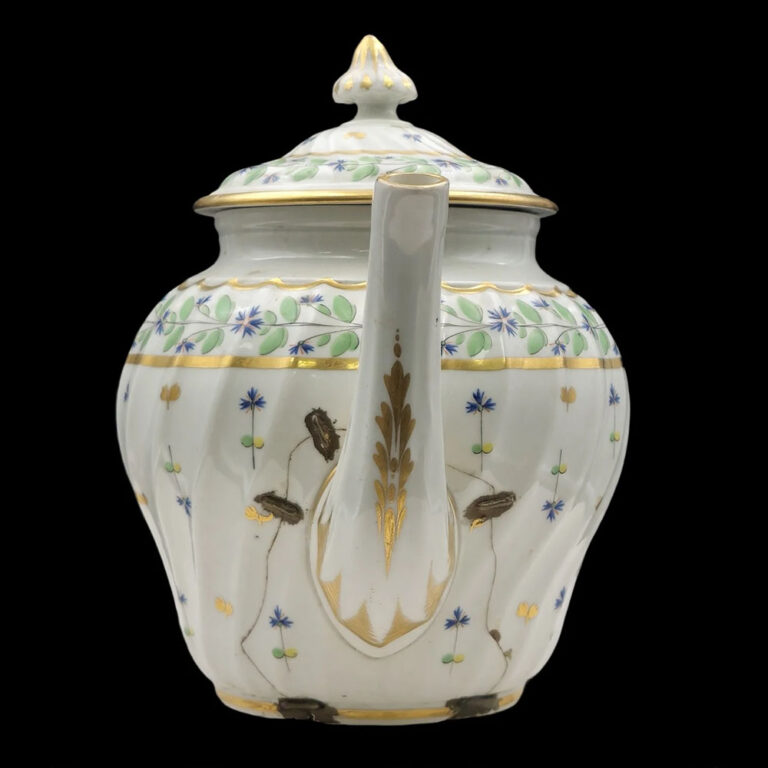 A Worcester Wrythen teapot c.1800, decorated with restrained flowers and leaves after a French model