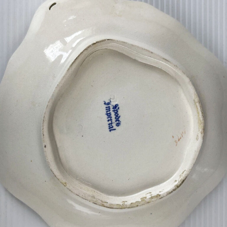 Spode Imperial shell shaped dish c.1810, in the Imari design and colour palette