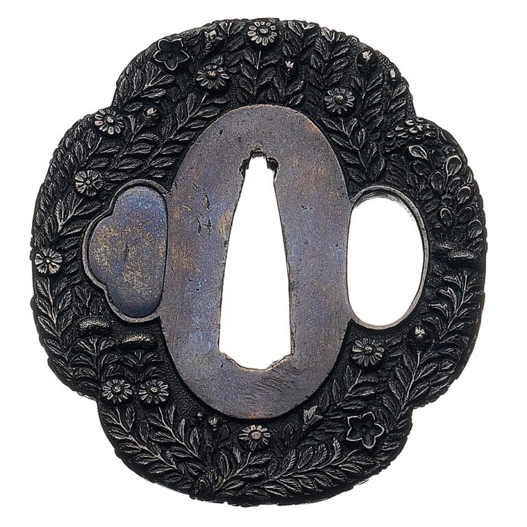 Excellent Japanese antique Samurai sword Mino School tanto tsuba.