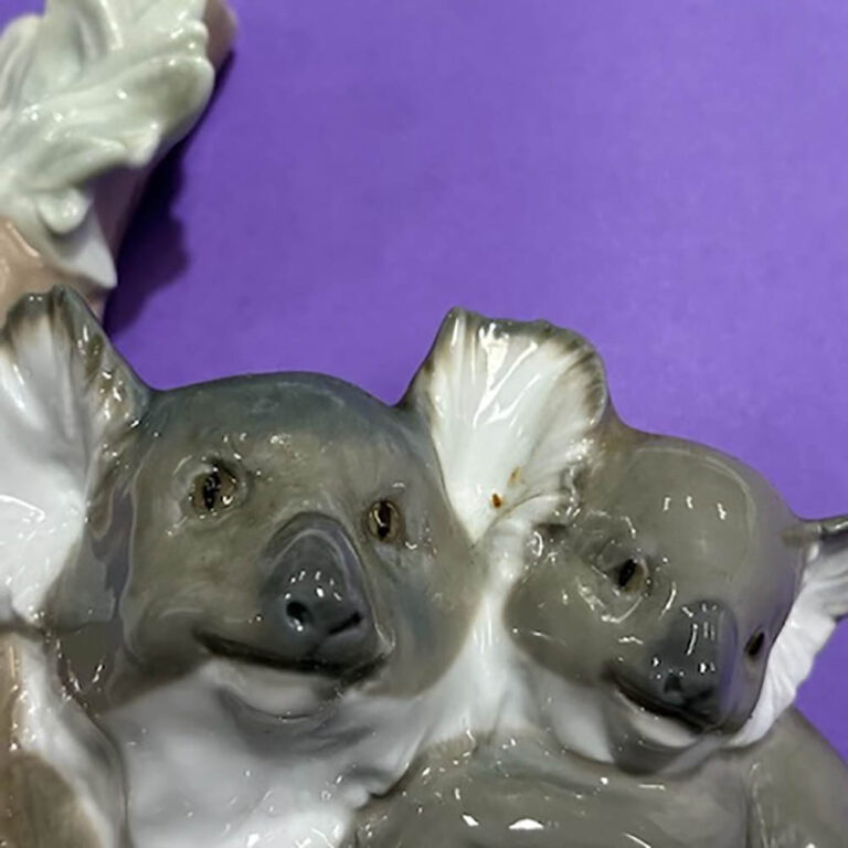 Lladro figurine, Koala Love.