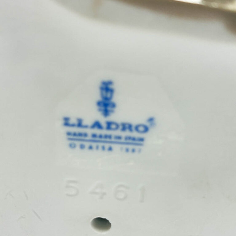 Lladro figurine, Koala Love.