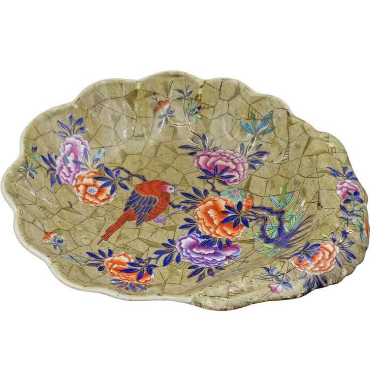 A Spode porcelain shell-shaped dish from a dessert set in the Tumbledown Dick pattern