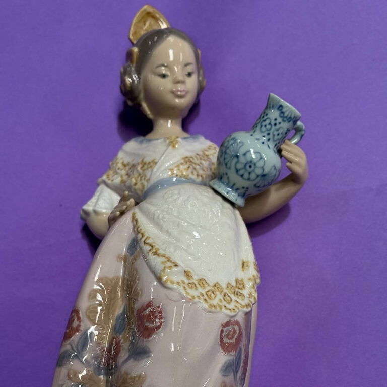 Pair of Lladro figurines, Valencia Girl and girl with jug