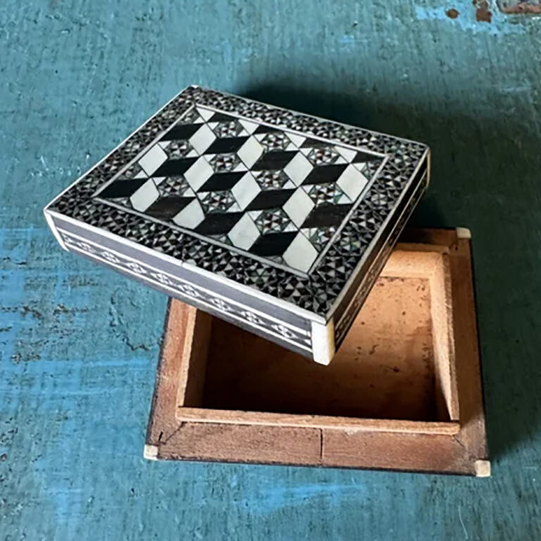 Beautiful mid-19th century Anglo Indian Vizagapatam micro-mosaic box.