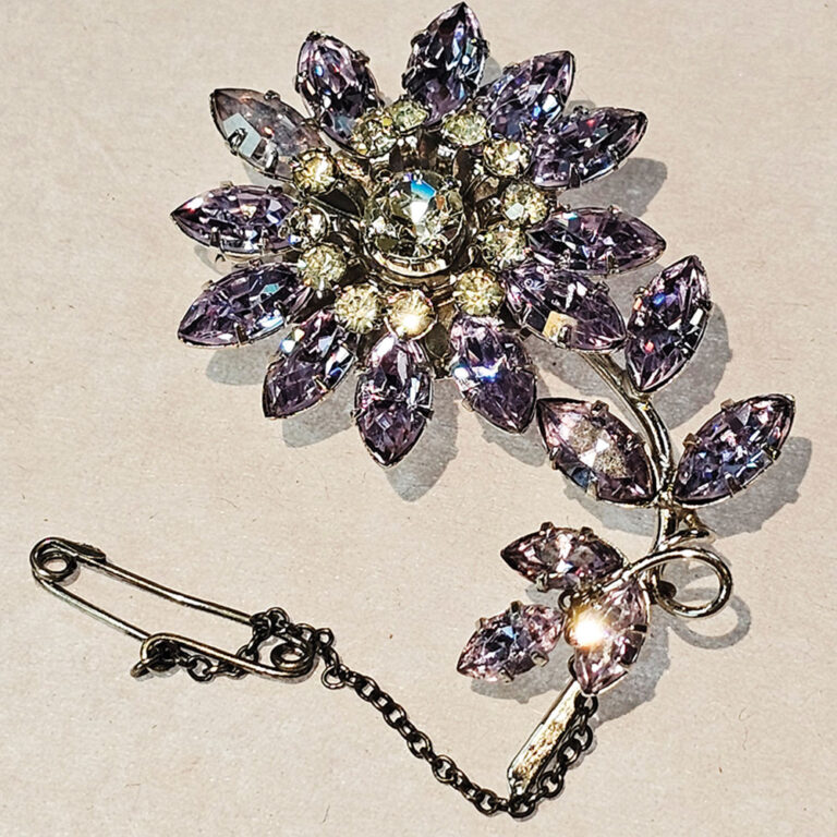 Very pretty flower brooch by Jewel Crest