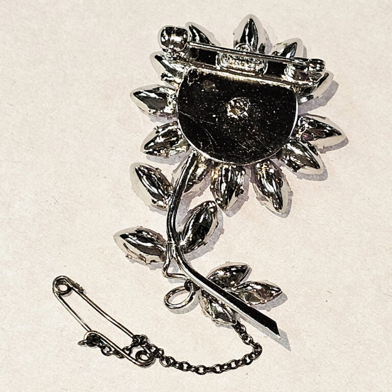 Very pretty flower brooch by Jewel Crest