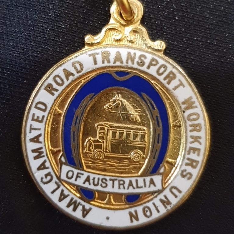 Australian union badge, 9ct gold and enamelled