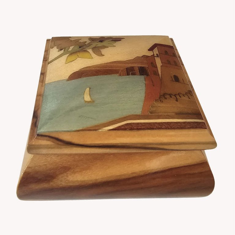 Lacquered Italian wooden trinket box