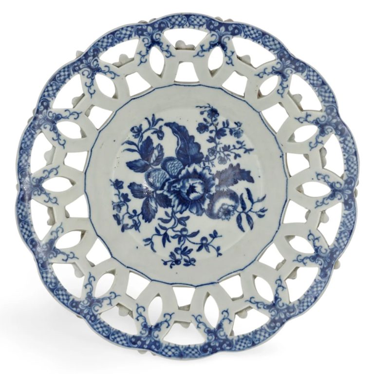 Worcester porcelain blue and white spectacle basket