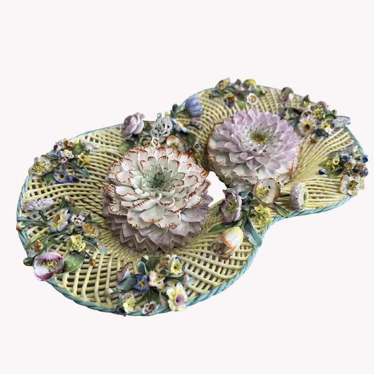 English Coalport porcelain inkwell, c.1835 With life-like flowers