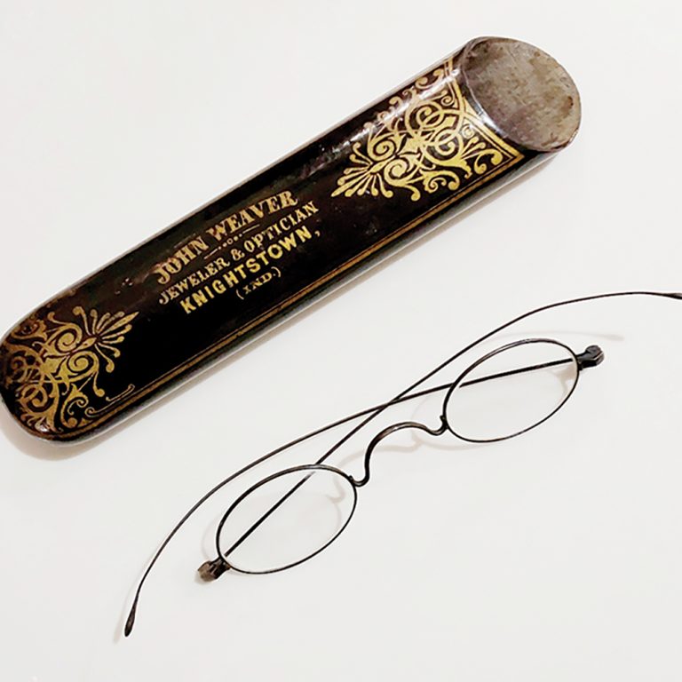 Men's spectacles in original lacquered wood case