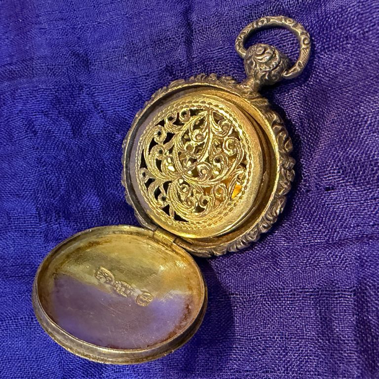 Sterling silver ‘watch case’ vinaigrette