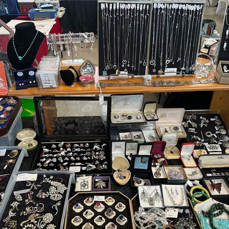 antique-jewellery-collectormania-antique-collectable-and-record-fair-brendale-oct-25