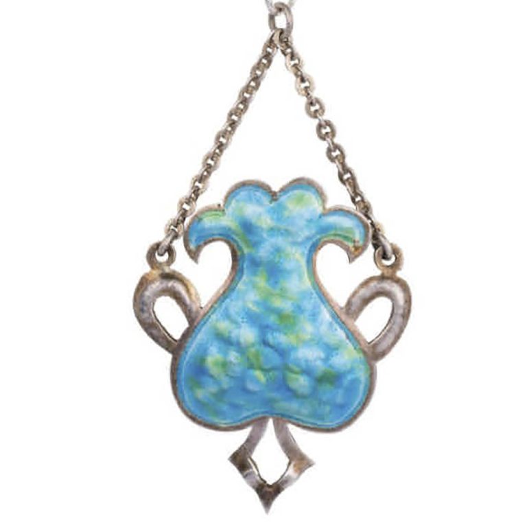 Art Nouveau pendant in silver and enamel