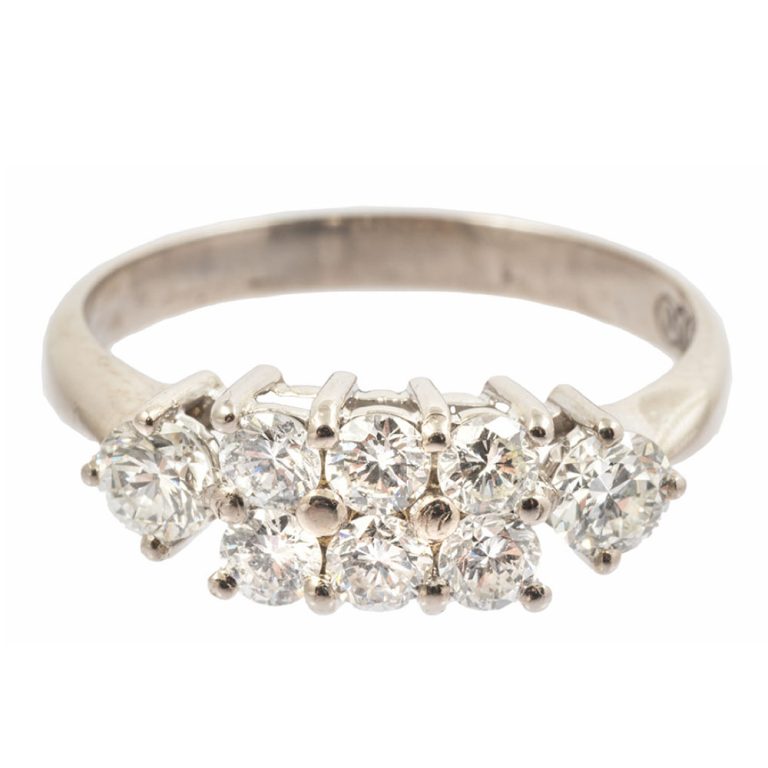 Vintage 18ct white gold ring with eight diamonds