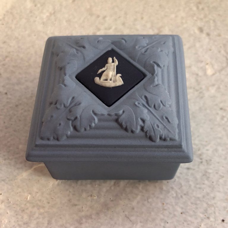 Rare tricolour Wedgwood ring box