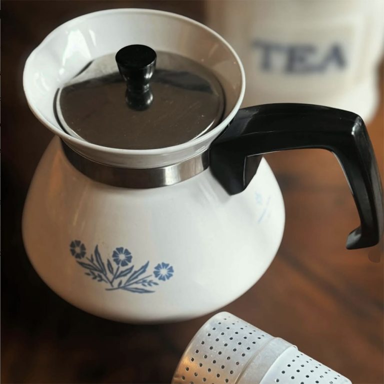Corning Ware teapot with original infuser, 6 cup server