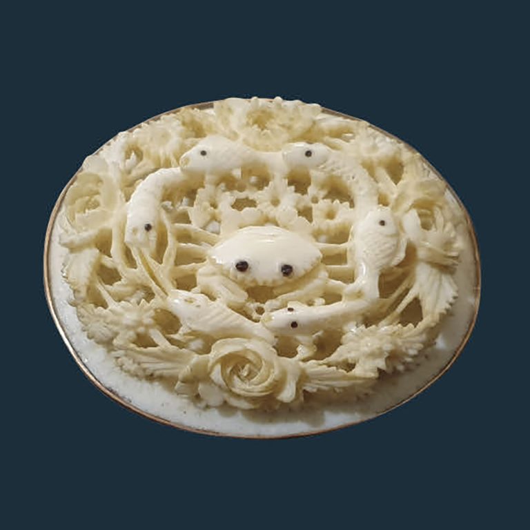 Japanese carved ivory brooch