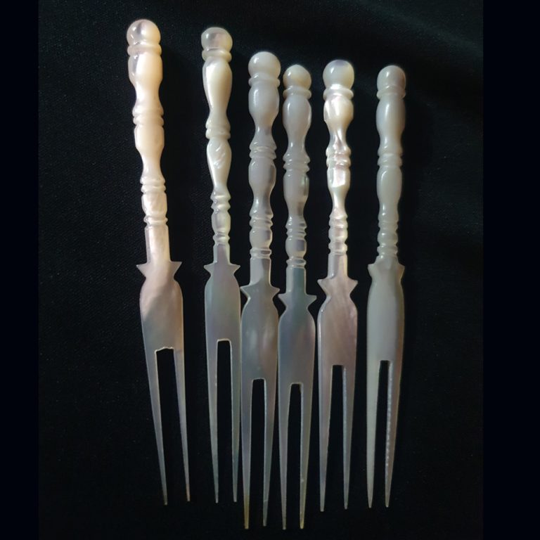 mrs-banks-antiques-oyster-forkse