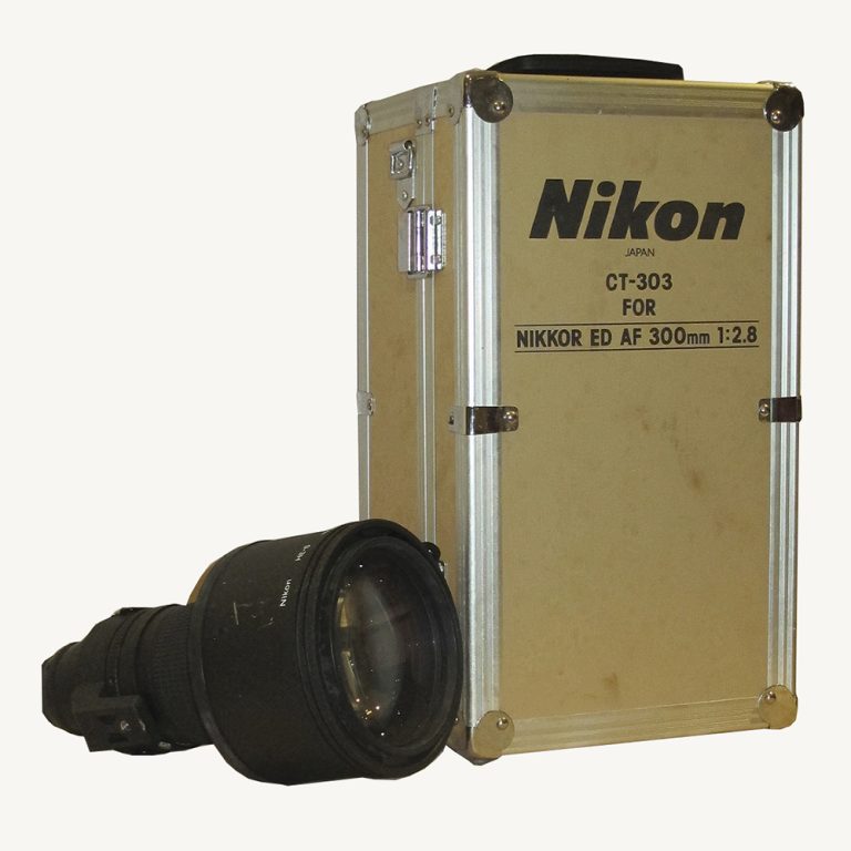 Nikon Nikkor Ed AF 2.8/300mm lens (digital) with hard case and attachments