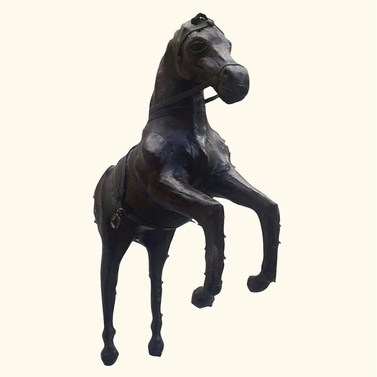 simple-decor-horse-figure