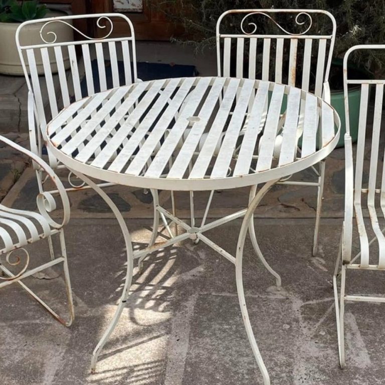 squatters-antiques-outdoor-setting