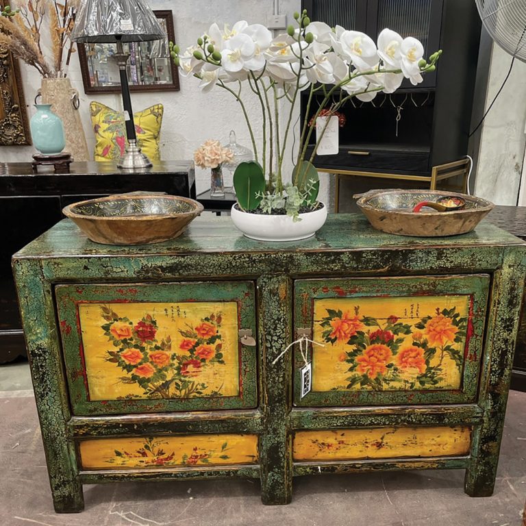 Qing dynasty lacquered sideboard