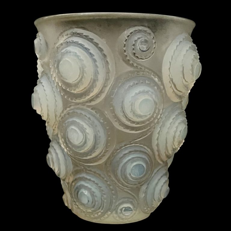 une-belle-chose-4-lalique-glsss-vase