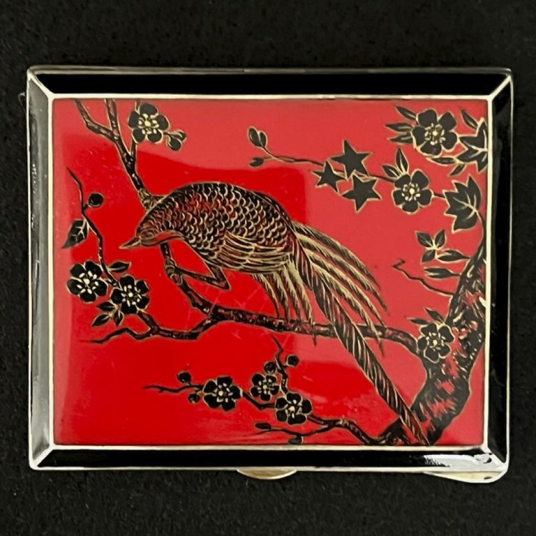 une-belle-chose-enamel-compact
